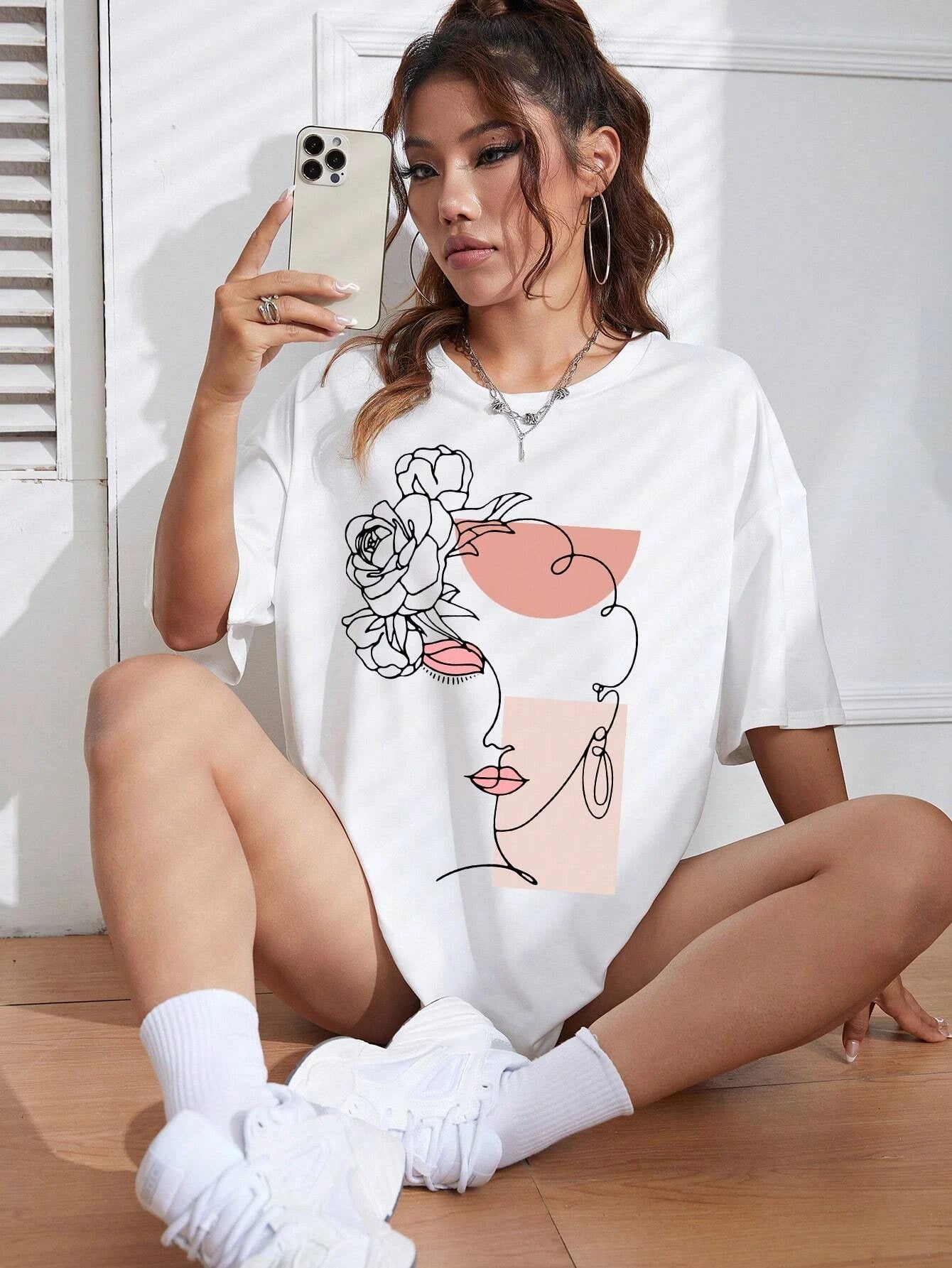 A Beautiful Woman With Flowers On Her Head Printing Tshirt Female Breathable T Shirt Fashion Casual Clothes Soft T-Shirt Women